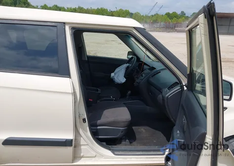 2013 Kia Soul z USA, uszkodzony, nr VIN KNDJT2A54D7775447